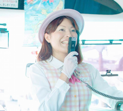 司会者の喜納さおり