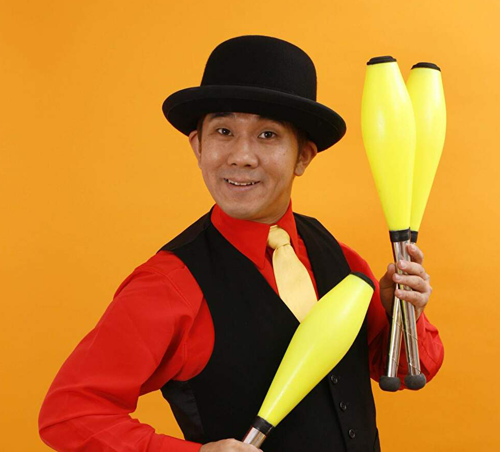沖縄の大道芸人コミカルパフォーマー ペッパーゼロ